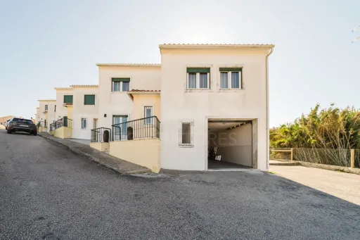 Moradia T4 c/ Logradouro, Garagem e Vista Mar!