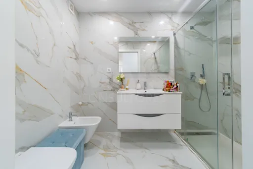 T4 Duplex com Vista Panorâmica sobre o Rio Tejo e Lisboa | Montijo