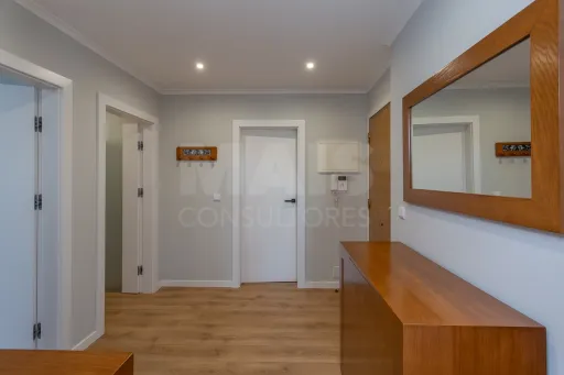 Magnífico T3 Alto Santa Catarina com 2 Lugares Parqueamento e 2 Arrecadações