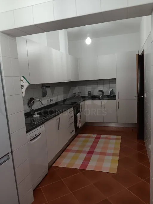 Moradia V2+1 isolada em Sítio das Lombas