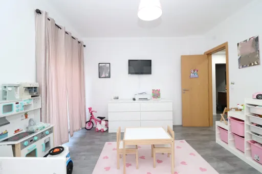 Fully Renovated 3-Bedroom Apartment on the 3rd Floor in Samora Correia