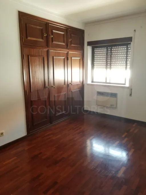 3 bedroom apartment with garage in Alcanena