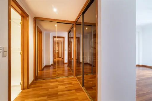 3-Bedroom Apartment in Linda-a-Velha