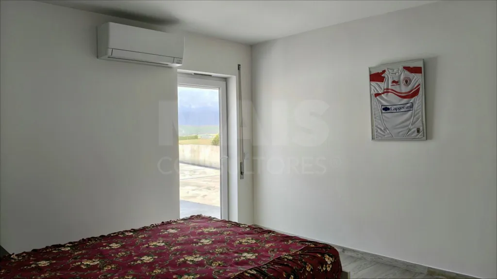 MORADIA T3 Remodelada, Mobilada c/ Suite Master, Terraço, Garagem, Vista Serra, Perto das Praias!