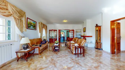 Moradia T5, na calhandriz com piscina