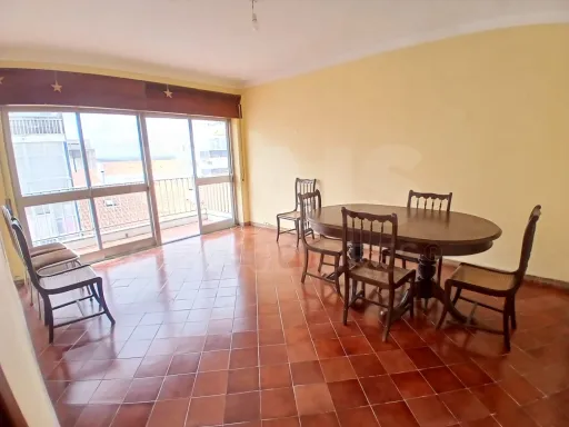 Apartamento T3 no centro das Caldas da Rainha com elevador