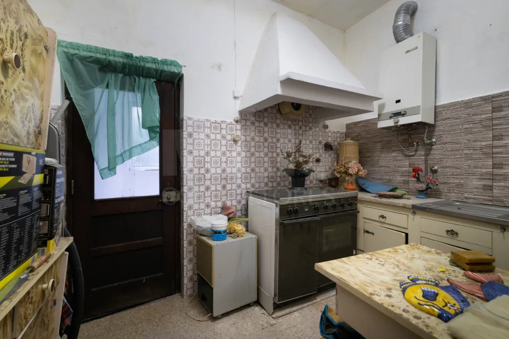 Duas Moradias com Terreno de 1.480 m² no centro da Lourinhã