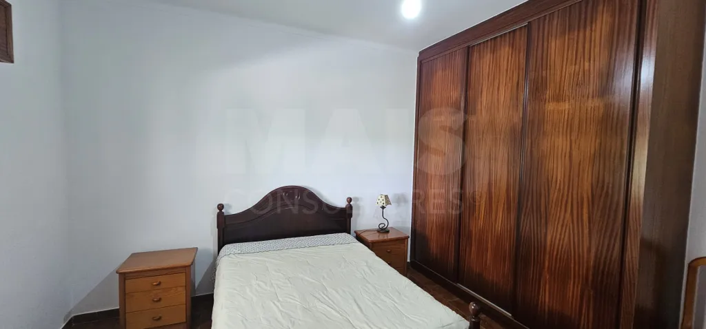 Moradia Térrea V3 com terreno urbano de 3780m2 no Alentejo