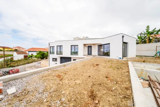 Moradia V3  moderna com piscina, vista de campo e excelente localização  Matas – Lourinhã