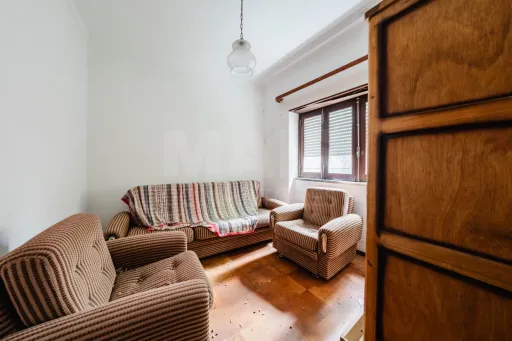 Moradia com 1.040 m² de Terreno no Seixal, Lourinhã