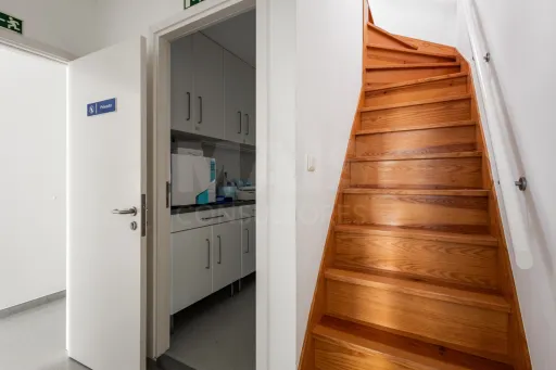 Oportunidade Única no Coração de Peniche — 124 m² com Potencial para Habitação