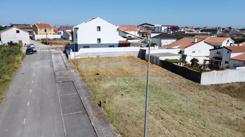 Terreno para construção de moradia isolada na Bufarda