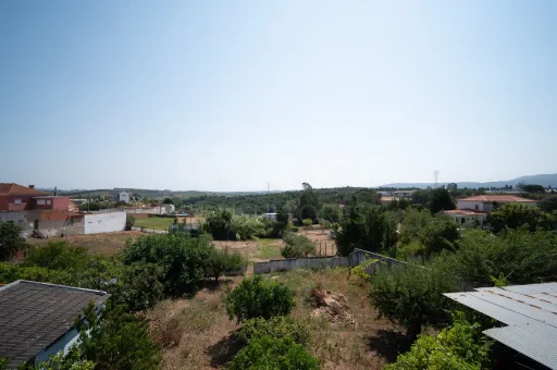 Moradia Bifamiliar no Cadaval com terreno de 1880m2