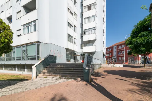 4 bedroom apartment with terrace
