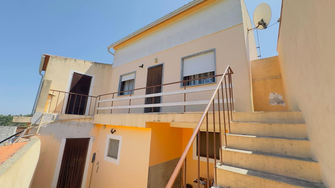 Moradia T5+1 Remodelada com Garagem, Anexo e Vista Panorâmica sobre o Campo -  Merendeiro - Lourinhã