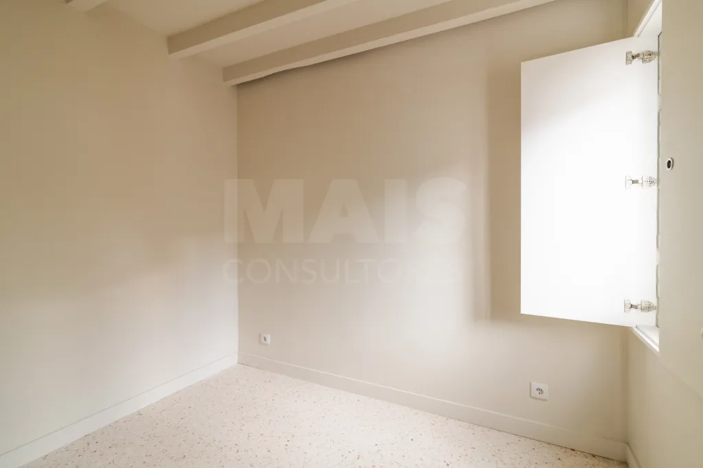 Moradia T1+1 totalmente renovada — moderna, acolhedora e com espaço exterior