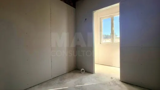 Moradia Térrea T4 com Suite Master, Piscina de Água Salgada, Garagem e Acabamentos Premium !