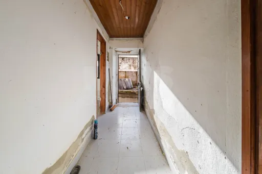 Quinta com duas moradias em ruína, poço e anexo com T0!
