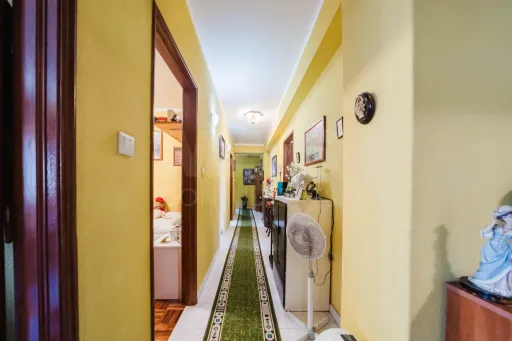 Spacious 3-Bedroom Apartment in Downtown Lourinhã with a Balcony and Terraces