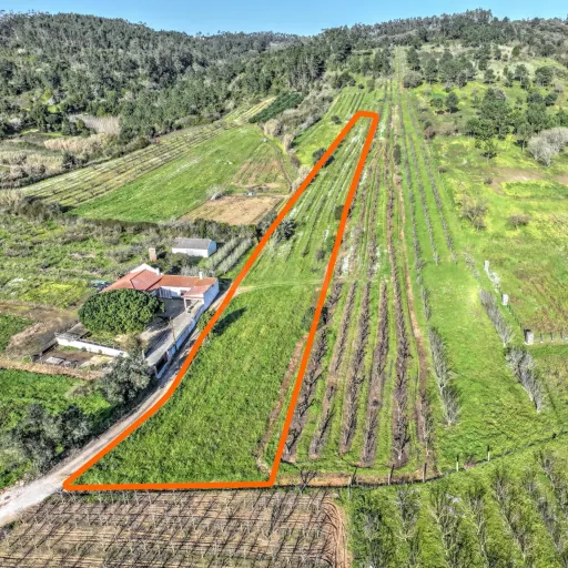 Terreno c/ Projecto Aprovado p/ Moradia T3 c/ 3 Suites, Parqueamento, Jardim e Piscina!
