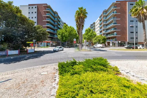 2-bedr. apartment, with 2 parking spaces, in Malvarosa, Alverca do Ribatejo.