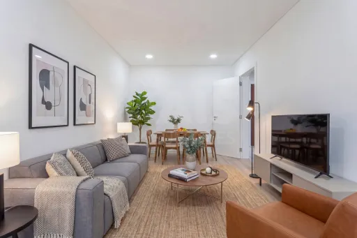 Apartamento T2 Totalmente Remodelado com Varanda no Coração de Alverca | Modernidade, Conforto e Localização de Excelência
