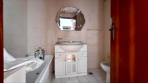 Apartamento T2 com Marquise e Despensa | 1º Andar | Perto das Praias