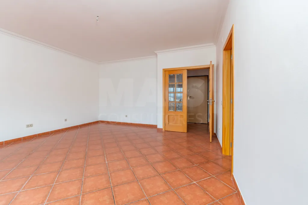 Apartamento T2 em Salvaterra de Magos com elevador, parqueamento e arrecadação