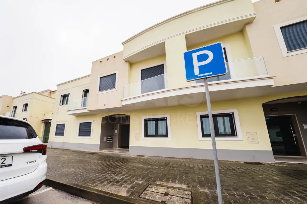 Apartamento recente com piscina e excelente exposição solar junto à praia do Baleal