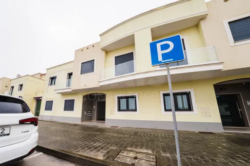 Apartamento recente com piscina e excelente exposição solar junto à praia do Baleal