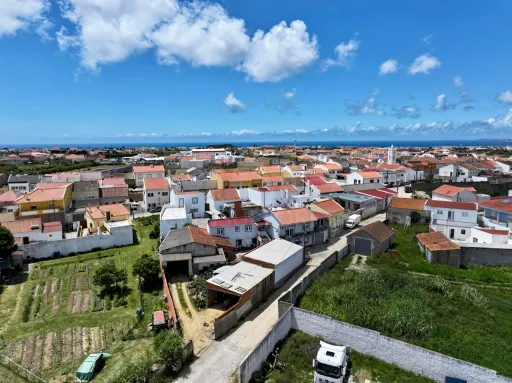 MORADIA T3 Remodelada, Mobilada c/ Suite Master, Terraço, Garagem, Vista Serra, Perto das Praias!