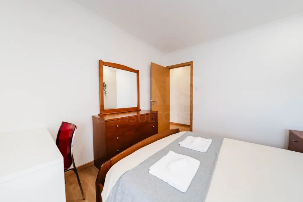Apartamento T3+1 no Centro de Peniche com Terraço Privativo e Elevada Rentabilidade