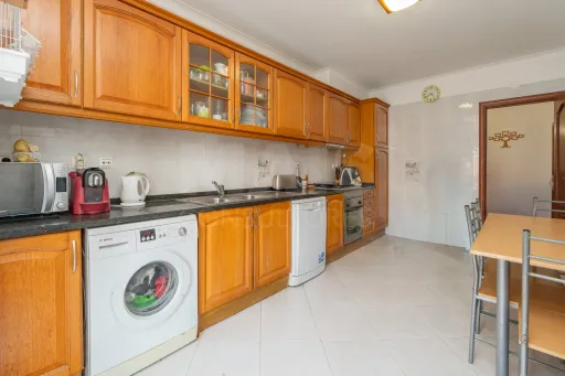 Apartamento T1 com parqueamento em Samora Correia