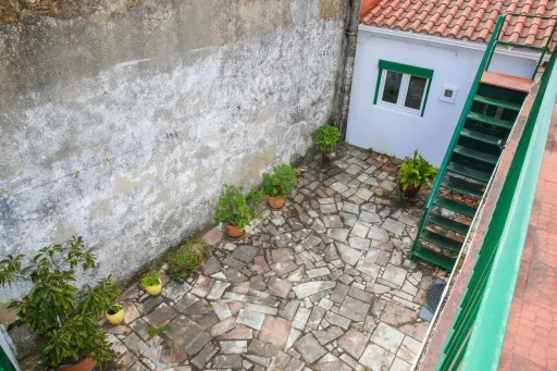 🏡 Moradia T1 com Terraço e Pátio
