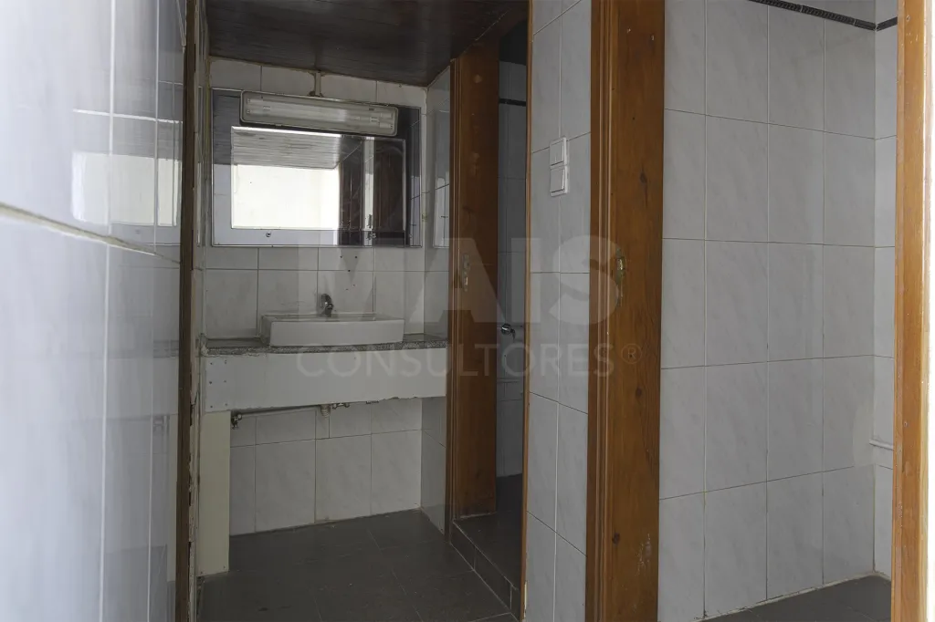Espaço Comercial 115 m² na EN10 | Localização Premium e Máxima Visibilidade – Porto Alto