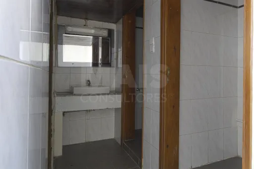 Espaço Comercial 115 m² na EN10 | Localização Premium e Máxima Visibilidade – Porto Alto