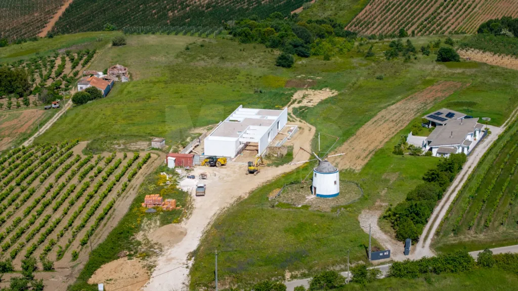 Moradia térrea T4 em terreno de 2 hectares no Carvalhal