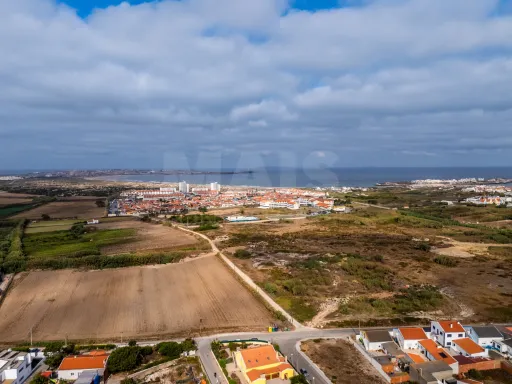 Construção de Moradia Nova com Piscina a Minutos da Praia do Baleal