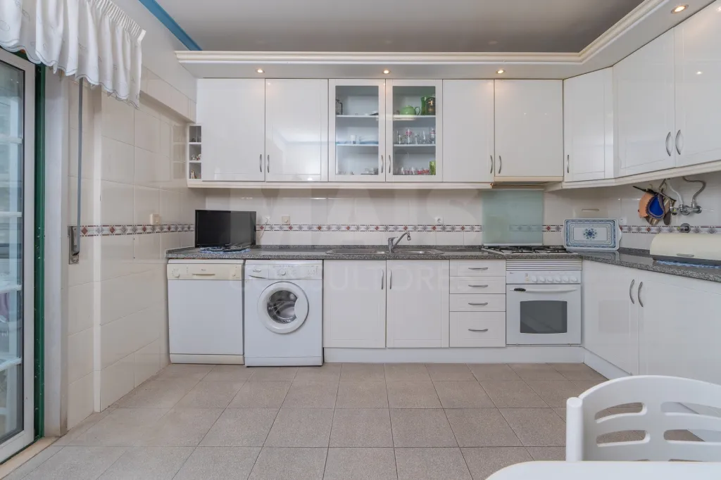 Apartamento T3 excelente localização no Porto Alto