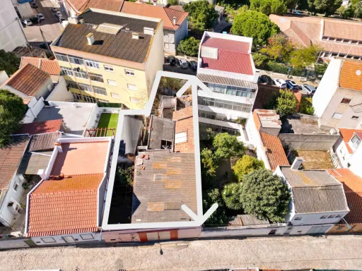 Ruína em Setúbal com Projeto para 8 Apartamentos T1