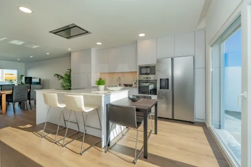 Moradia T3 contemporânea com piscina privada no Porto Alto