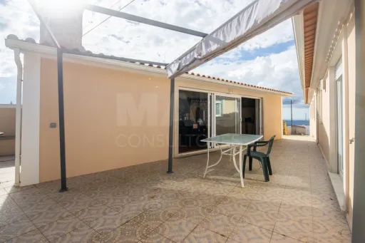 Moradia Térrea T5 com Piscina e Vista Deslumbrante – Serra de Aire e Candeeiros