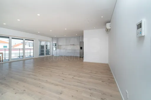 T3 Premium Seminovo com Varanda Excecional – Garagem - Elevador - Acesso Privilegiado a Lisboa