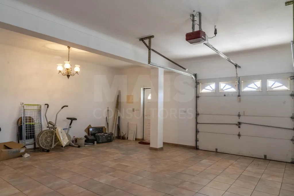 Moradia T4, centro do Cadaval, com garagem