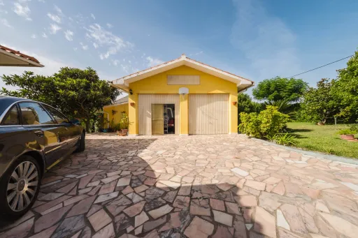 Propriedade única, a apenas 2 km de Alcobaça, com mais de 30.000 m² de terreno