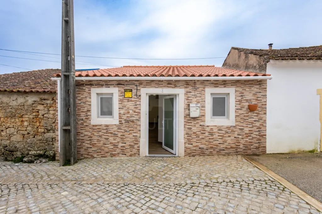 Your Refuge: Comfort and Modernity in Aljubarrota