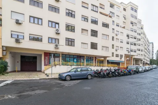 Loja em Benfica com 300 m2