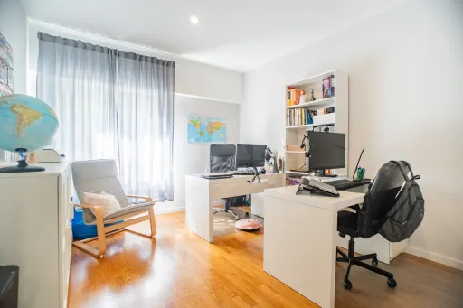 Fully Renovated 3-Bedroom Apartment in a Building with 2 Elevators
