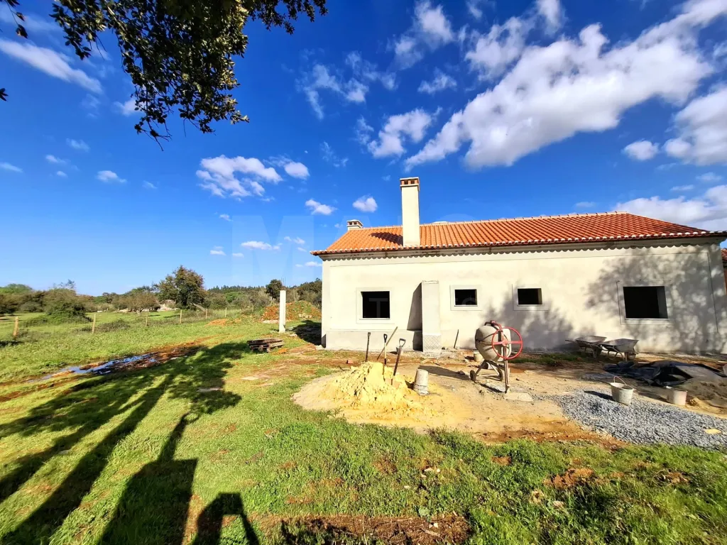 Quinta T4 com 9 mil m2 em Santiago do Cacém, Cercal do Alentejo