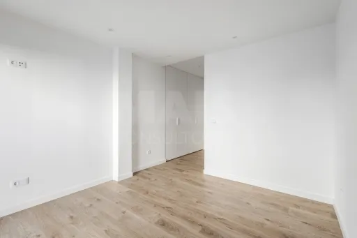 Apartamento T3 Novo com garagem -- Santa Bárbara